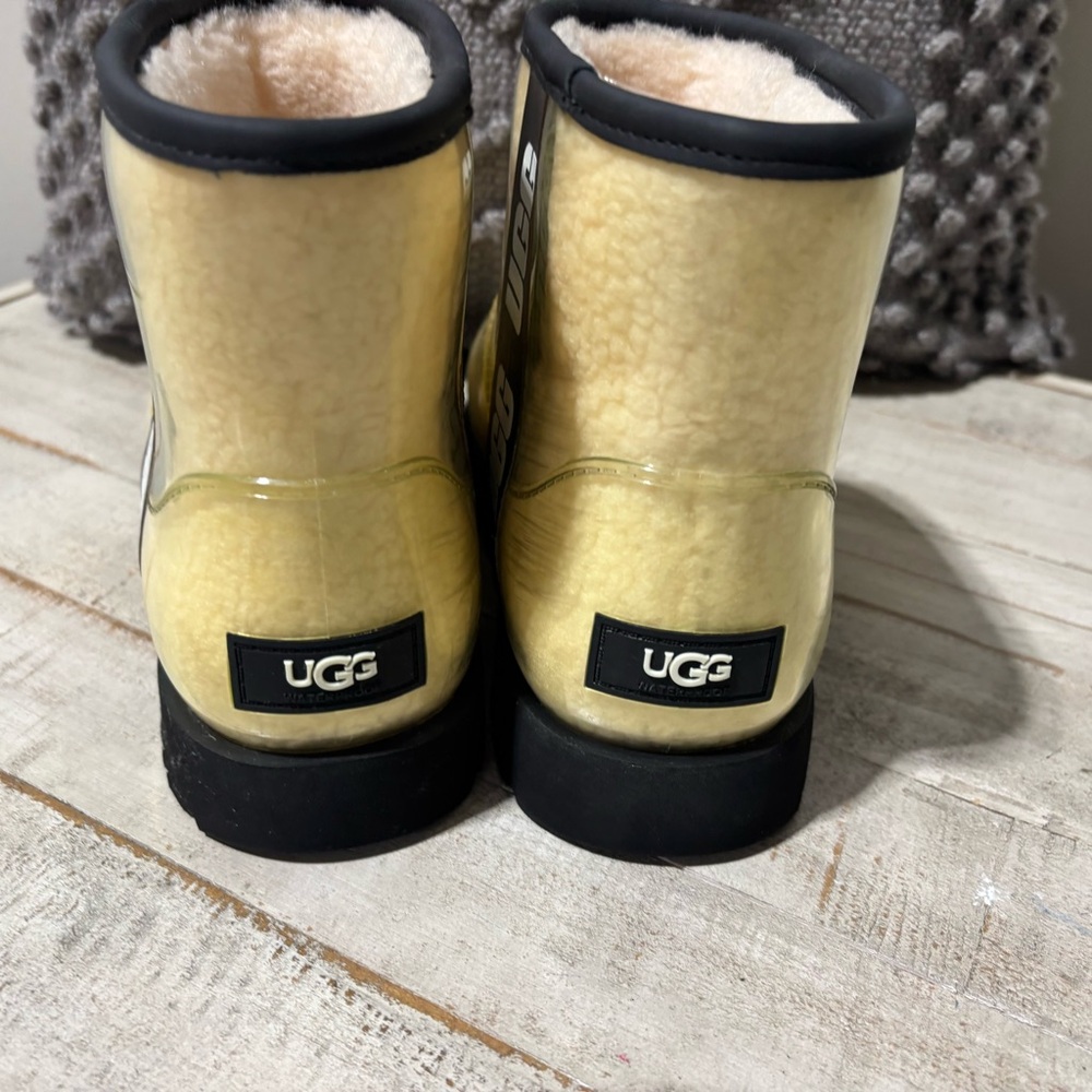 ❤️UGG Classic Clear Mini Boots-Sz 7 - Picture 5 of 8